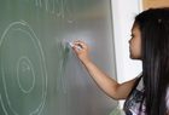 ¿Qué pasaría si los alumnos se evaluaran entre ellos?