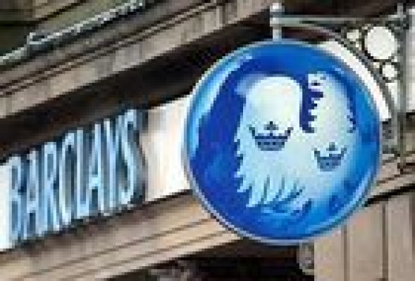 Golpe de efecto de S&P: sube la nota a la banca española tras hacerlo con España