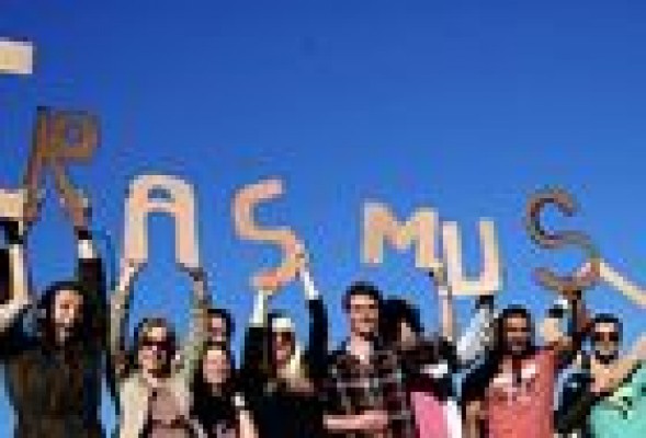 Educación concede 308.100 euros de ayudas complementarias para becas Erasmus