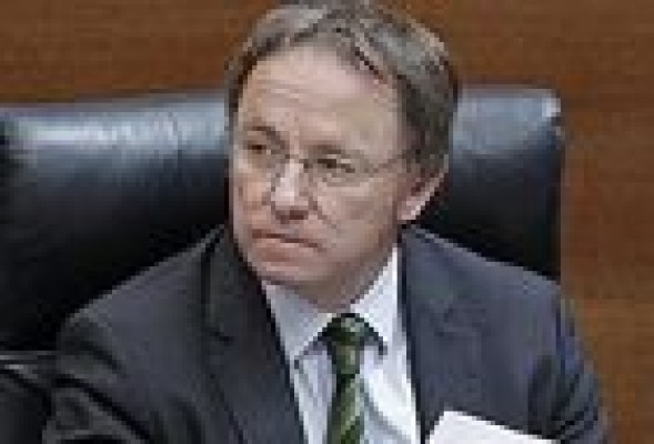 La Generalitat defiende la central de compras pese a los problemas
