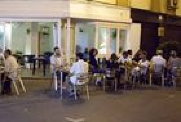Abrir un negocio en Ruzafa: el precio de tener un local de moda