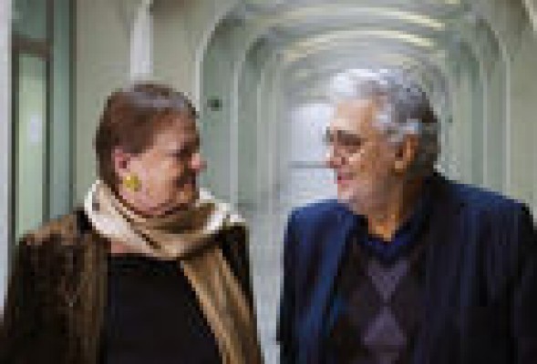 Helga Schmidt se reúne con Plácido Domingo tras la salida de Mehta
