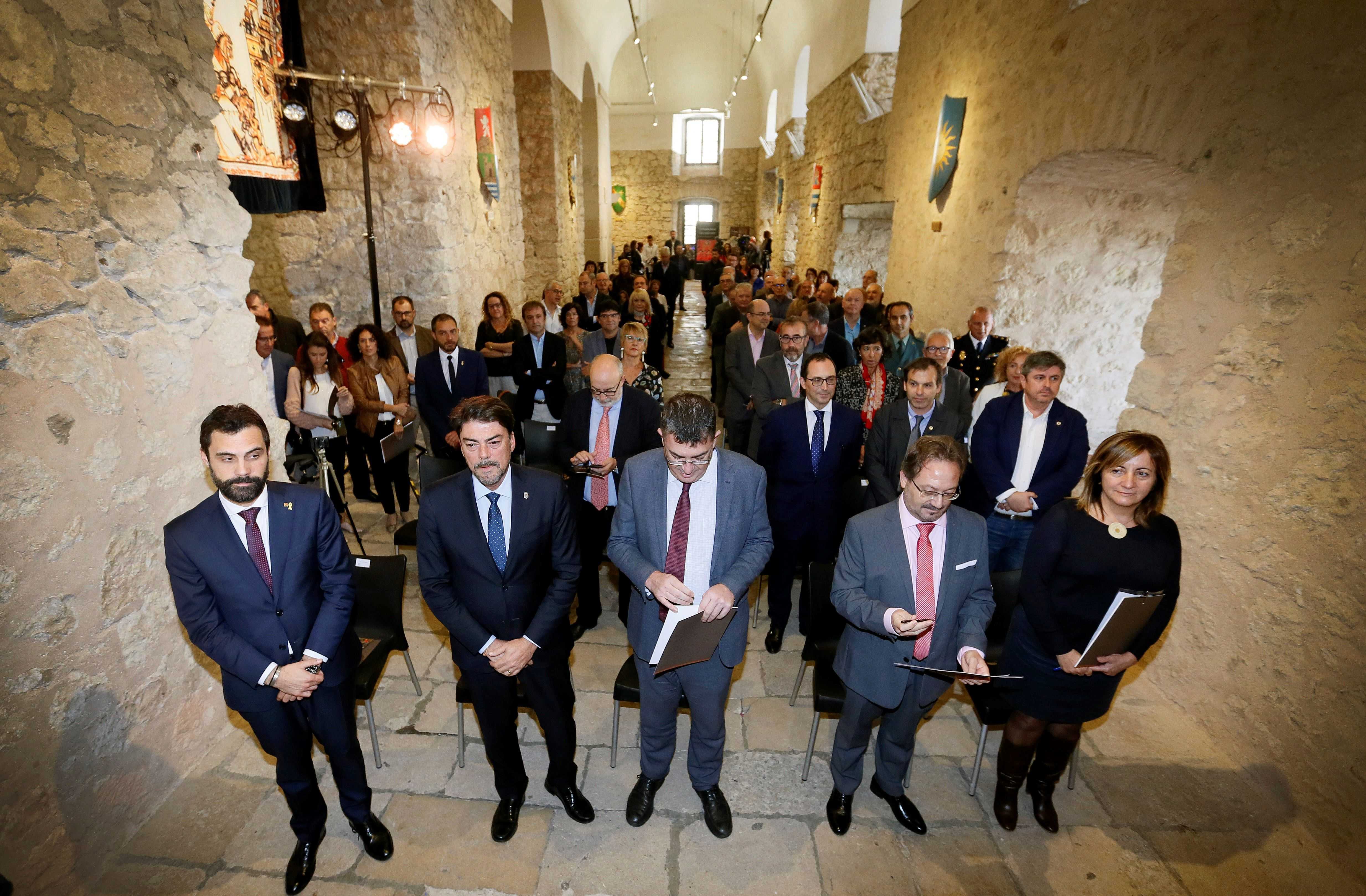 Barcala defiende ante Enric Morera y Roger Torrent la España autonómica y la Constitución