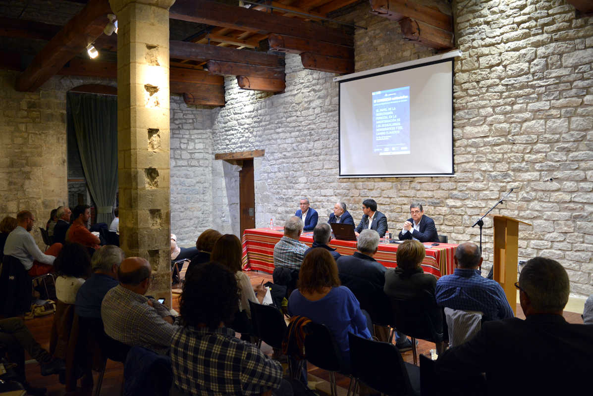 Los municipios de montaña reclaman en Morella cambiar la ley para poder gestionar el monte