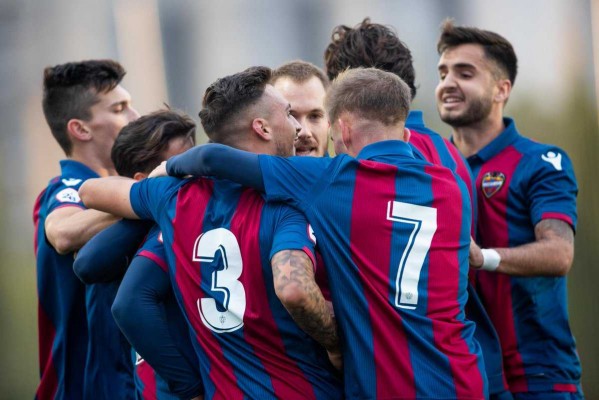 Un doblete de Viana prolonga el buen momento del Atlético Levante