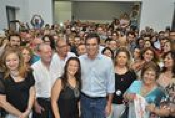 Pedro Sánchez consigue 45.000 avales frente a los 26.000 de Madina