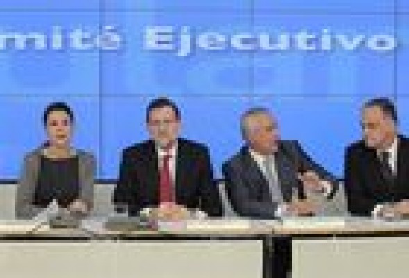 Rajoy propone reflexionar sobre reducir el número de aforados y la elección directa de los alcaldes