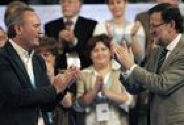 Rajoy eleva su brindis al sol para lograr retener Madrid y Valencia