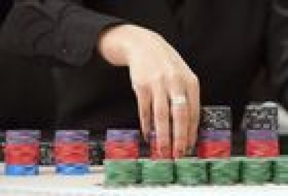 De la buhardilla al tapete: Así preparan cuatro jóvenes el Valencia Poker Festival