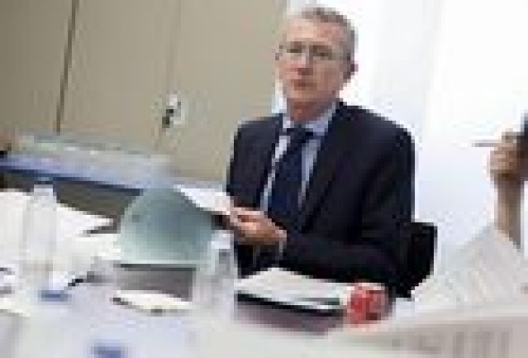 Calabuig compra el 30% de Aguas de Valencia a La Caixa por 95 millones