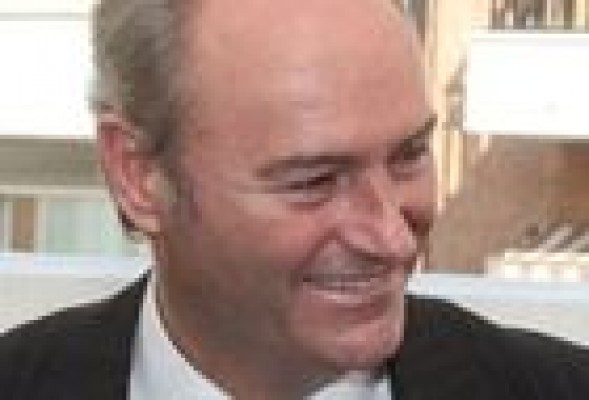 Alberto Fabra agita el fantasma del catalanismo y dice que sin el PPCV prenderá el secesionismo 