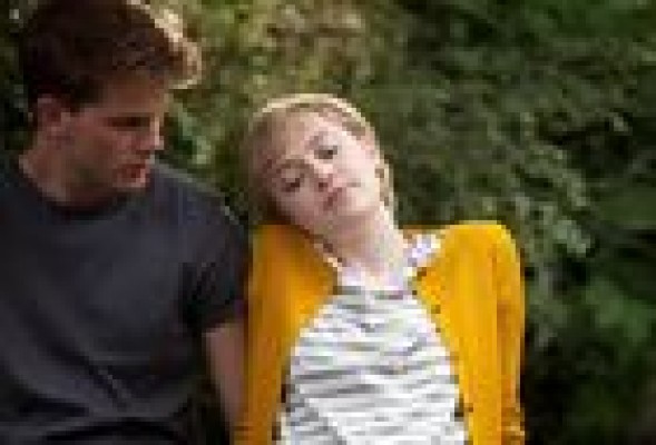 'Ahora y siempre': Dakota Fanning crece y protagoniza otra película de amor adolescente