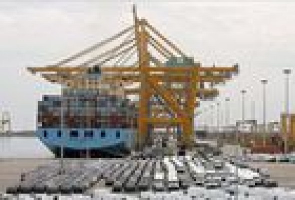 El plan del Gobierno de quedarse  el 50% del beneficio de los puertos eleva la preocupación en Valencia