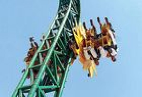 Muere un joven en Terra Mítica al soltarse su arnés en la atracción Inferno