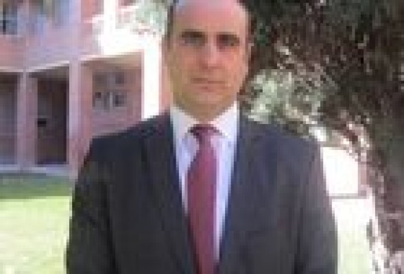 Català recurre a Manuel Tomás para cubrir la fuga de la cúpula de Educación