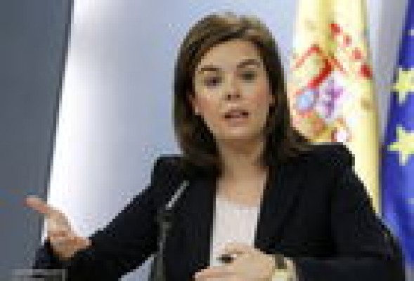 Saénz de Santamaría culpa a los gobiernos de Zapatero del descontrol en las cuentas valencianas