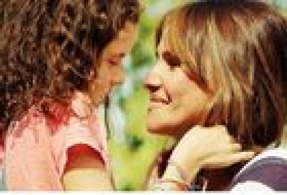 Estreno de la semana: 'Marsella': Macías reflexiona sobre la maternidad en su segunda película