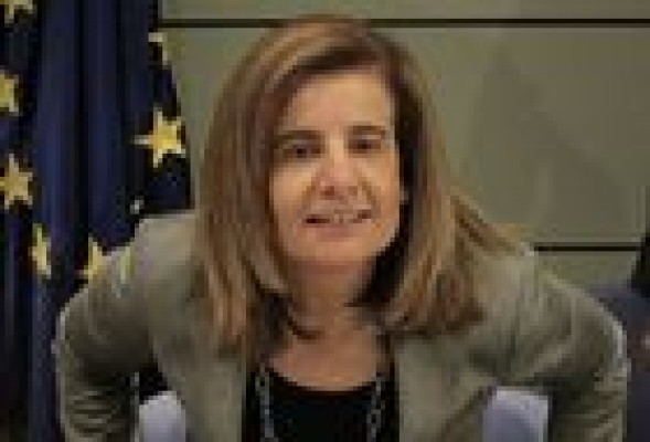 Báñez vaticina que en julio bajará el paro y que subirán las pensiones