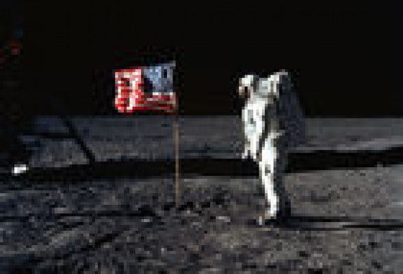 Objetivo: la Luna. Las conspiraciones que niegan que llegamos y otras hierbas