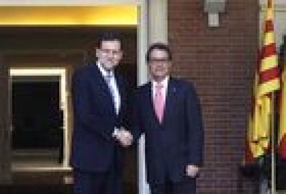 Rajoy reitera a Mas que la consulta es 