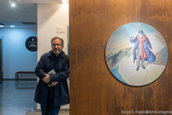 Personajes en busca de imposibles: el pintor cartagenero Salvador Torres viaja por las arquitecturas utópicas 