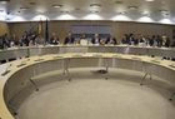 Hacienda reduce a las autonomías al 1% los intereses del FLA