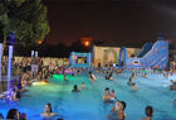 'Pool party' y otras fiestas sobre el agua para un tórrido agosto
