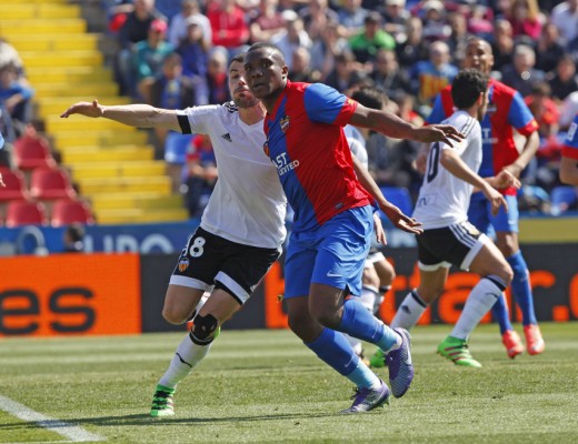 El Levante presenta alegaciones por la amarilla a Simao Mate
