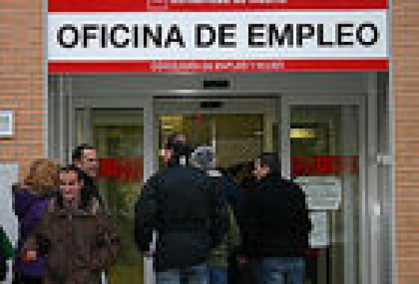 El paro se reduce en julio en casi 30.000 personas