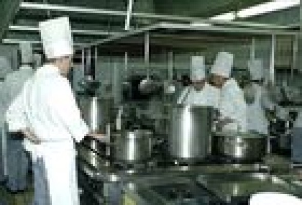 La Seguridad Social gana 49.485 afiliados en la Comunitat impulsada por hostelería y comercio