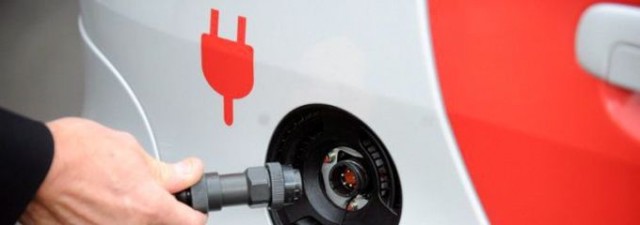 Las matriculaciones de híbridos y coches eléctricos continúa al alza en la Comunitat