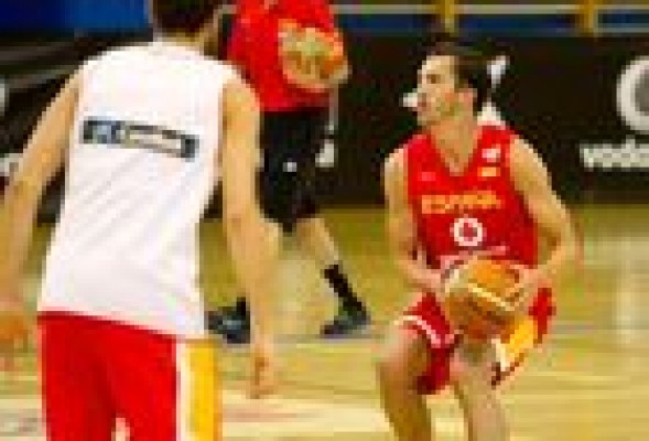 Pau Ribas seguirá unos días más con selección y podría debutar 