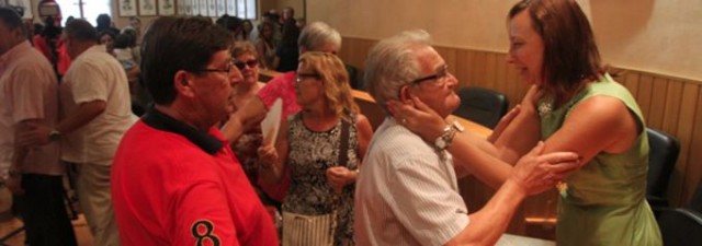 Elena Martínez sucede a Lorenzo Agustí al frente del Ayuntamiento de Paterna