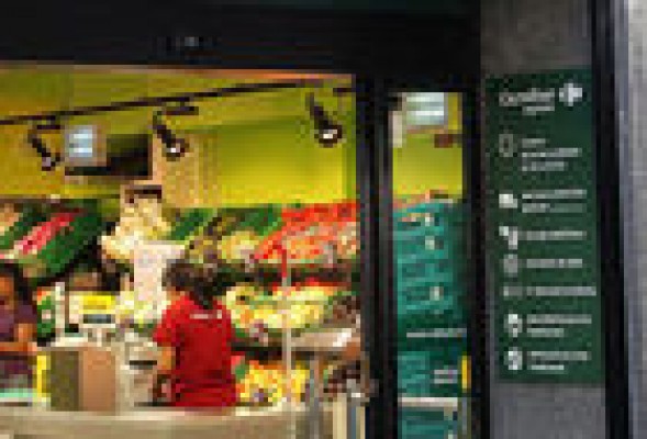 ¿Soporta Valencia tanto súper? Cierra el primer Carrefour Express