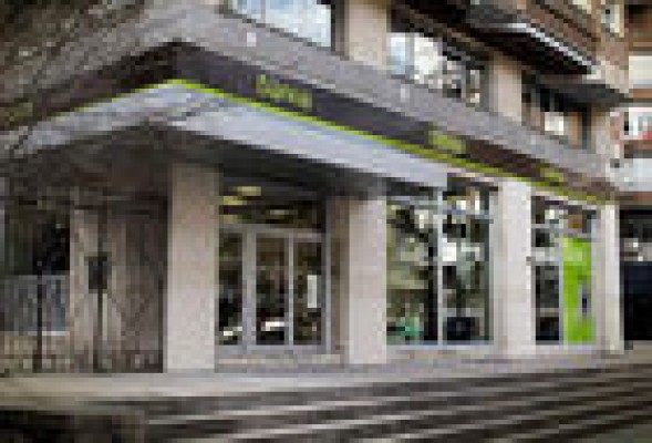 Bankia permite que los extranjeros puedan pagar con tarjeta en su moneda