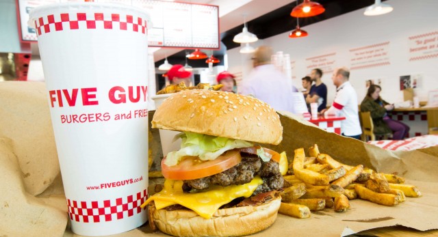 Five Guys abre las puertas de su primer restaurante en Valencia