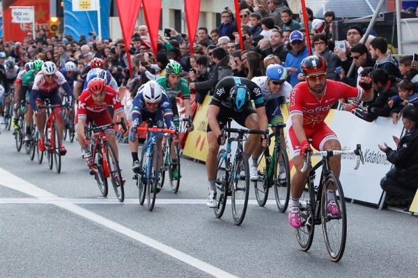 Nacer Bouhanni se olvida de la Milán-San Remo en Cataluña
