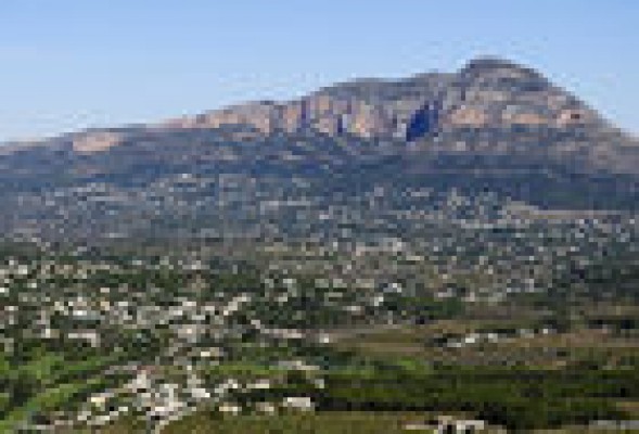 <em>La nueva ley urbanística valenciana y las vías de legalización de chalets</em>