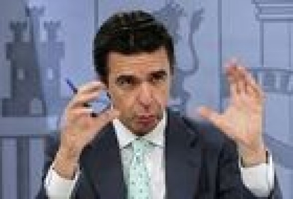 Industria prevé cerrar este año sin déficit de tarifa eléctrica por primera vez desde 2000