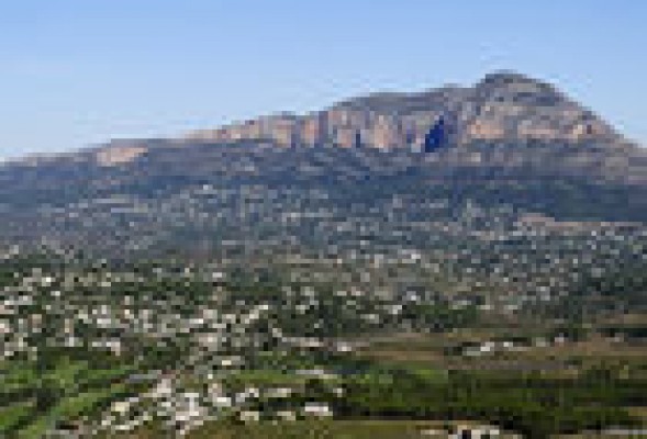 <em>La nueva ley urbanística valenciana y las vías de legalización de chalets</em>