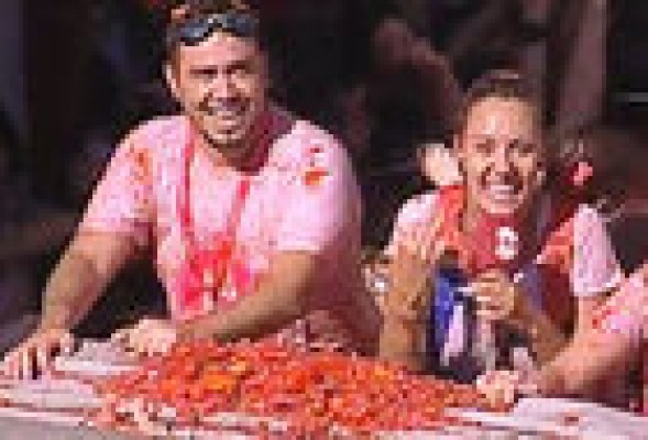 Ni RTVV ni TVE: la Tomatina se retransmitirá online y presentada por Chus Lacort y Eugeni Alemany