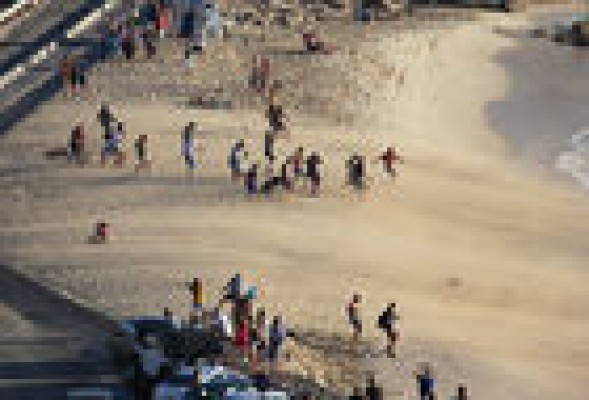 Cultura de playa: prendas, juegos y situaciones que no verás en la arena valenciana