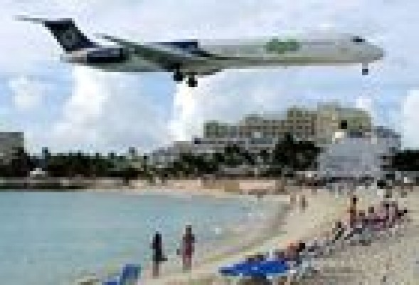 Cultura de playa: prendas, juegos y situaciones que no verás en la arena valenciana