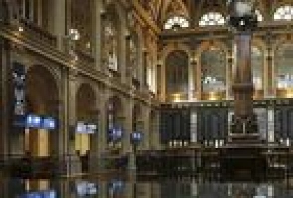 El Tesoro coloca 3.500 millones con intereses próximos a cero