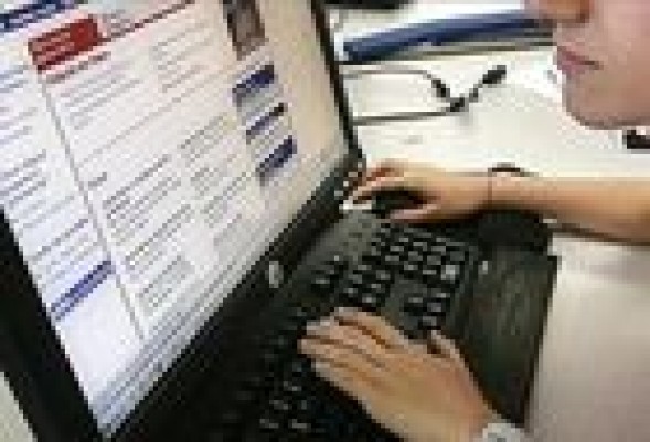 Uso de dispositivos tecnológicos en el trabajo: 10 errores que podrían costarte tu puesto