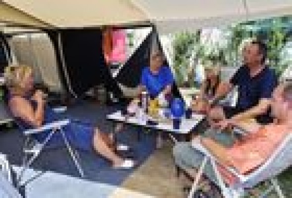 Las pernoctaciones no hoteleras descienden un 1,8% en julio
