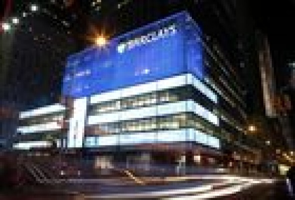 Caixabank afianza su liderazgo en banca minorista con Barclays