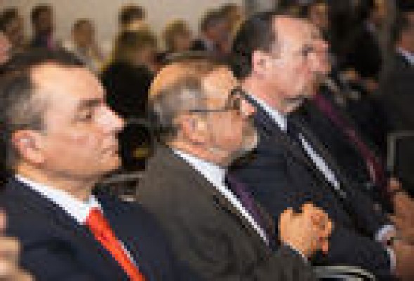 La incertidumbre política y la crisis interna imponen la paz patronal