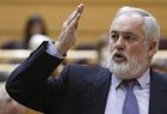 Juncker entrevista hoy a Cañete, que podría ser comisario de Investigación