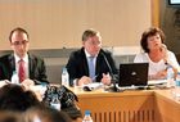 El Consell dejó 4.391 millones impagados en 2013 pero los bajó un 40% en febrero con el plan de pagos